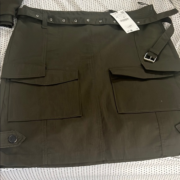 Zara Olive Green Belted Top with cargo skirt - Picture 2 of 7